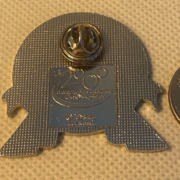 Disney Epcot Pin Trading pin - Picture 6 of 6
